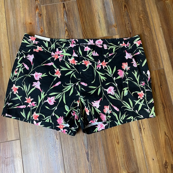 GAP Pants - Gap Floral City Shorts 14 FREE SHIP